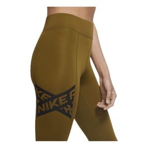 NWOT! NIKE WOMEN’S PRO TIGHT 7/8 TROMPE BLACK/GREEN Leggings Activewear Medium